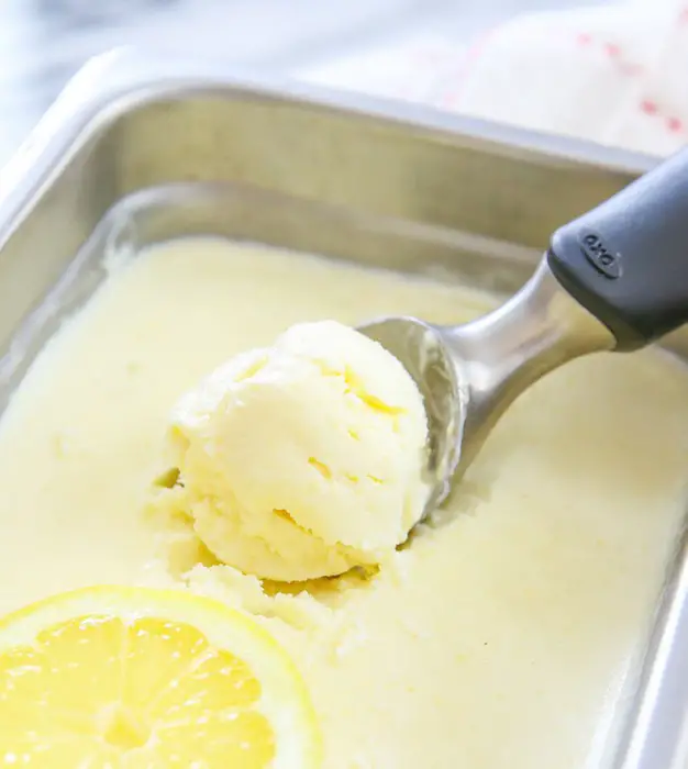 Preparar un delicioso helado de limón en todos los tres ingredientes