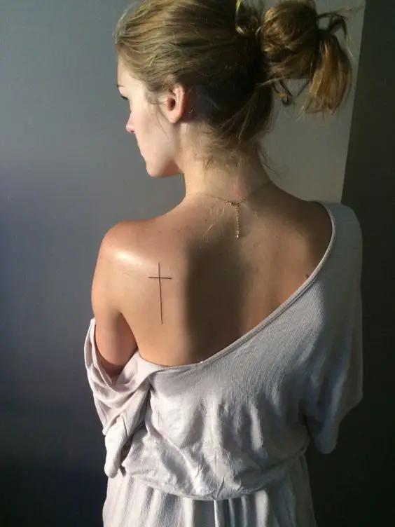 Tatuajes de cruces #cross #tattoo #back #side #simple: 