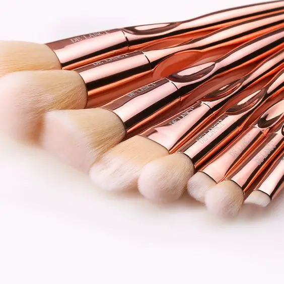 How gorgeous is this New 8 Piece Rose Gold Makeup Brush Set? - makeup products - http://amzn.to/2hcyKic: 