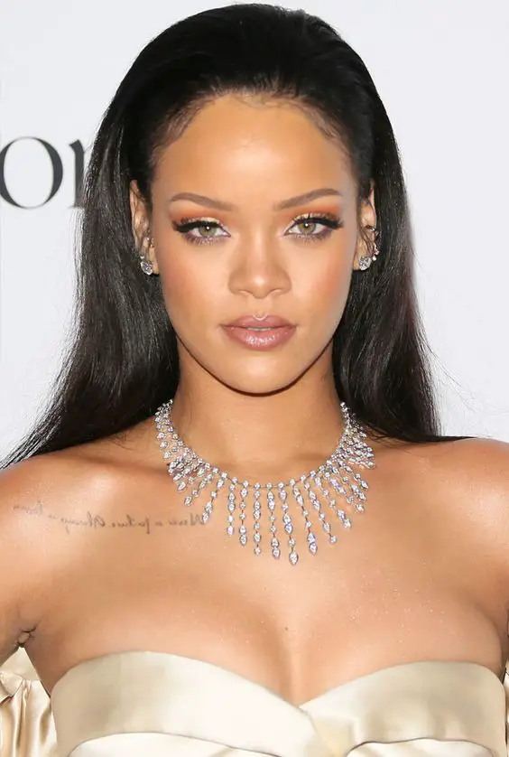 Rihanna Red Carpet Beauty Look: 