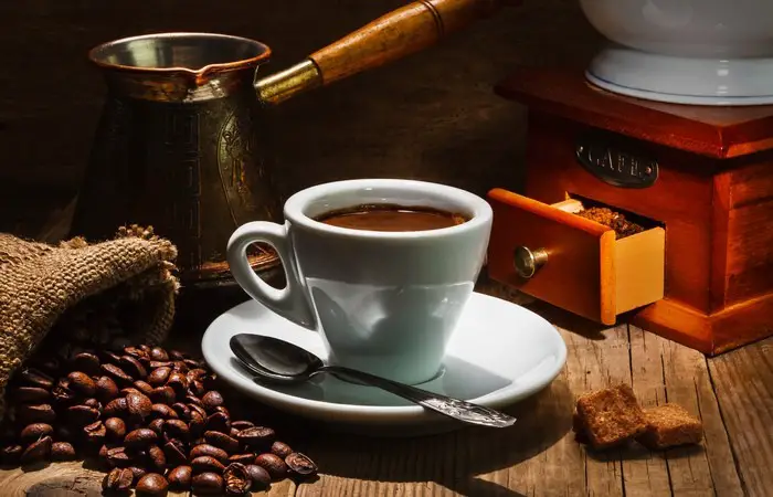 tomar café todos los días Los beneficios del café: La mejora de almacenamiento y memoria.