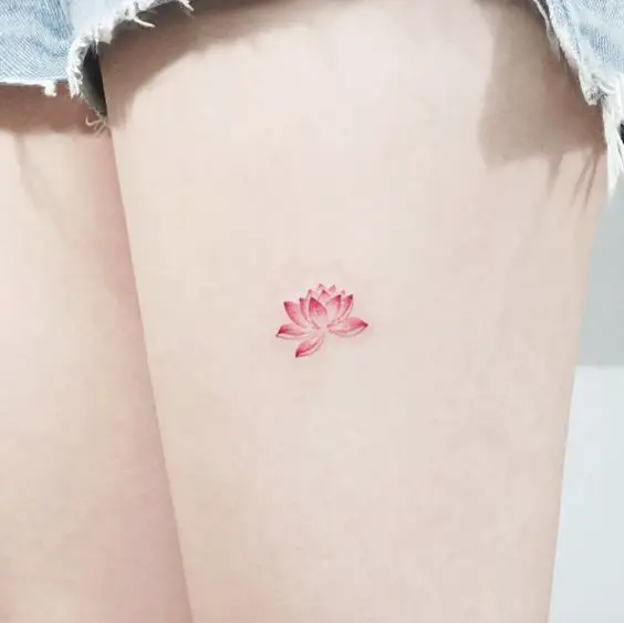 20+ Tatuaje de flores minimalista que te encantarán