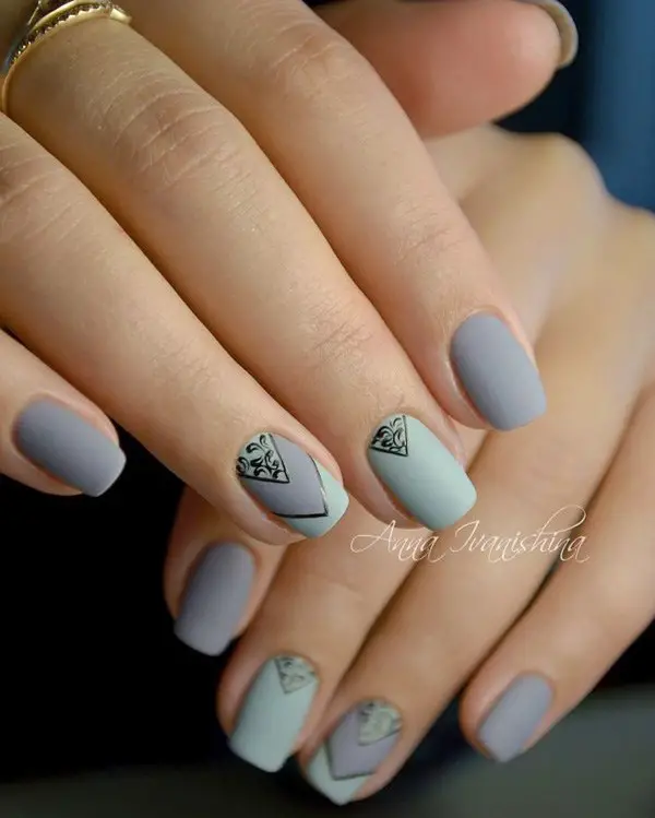Uñas grises en combinación con otros tonos de barniz de gel