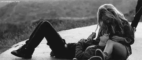 Resultado de imagen para girl in love gif