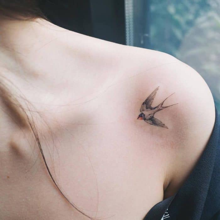 Resultado de imagen para tatuajes de golondrinas pequeños
