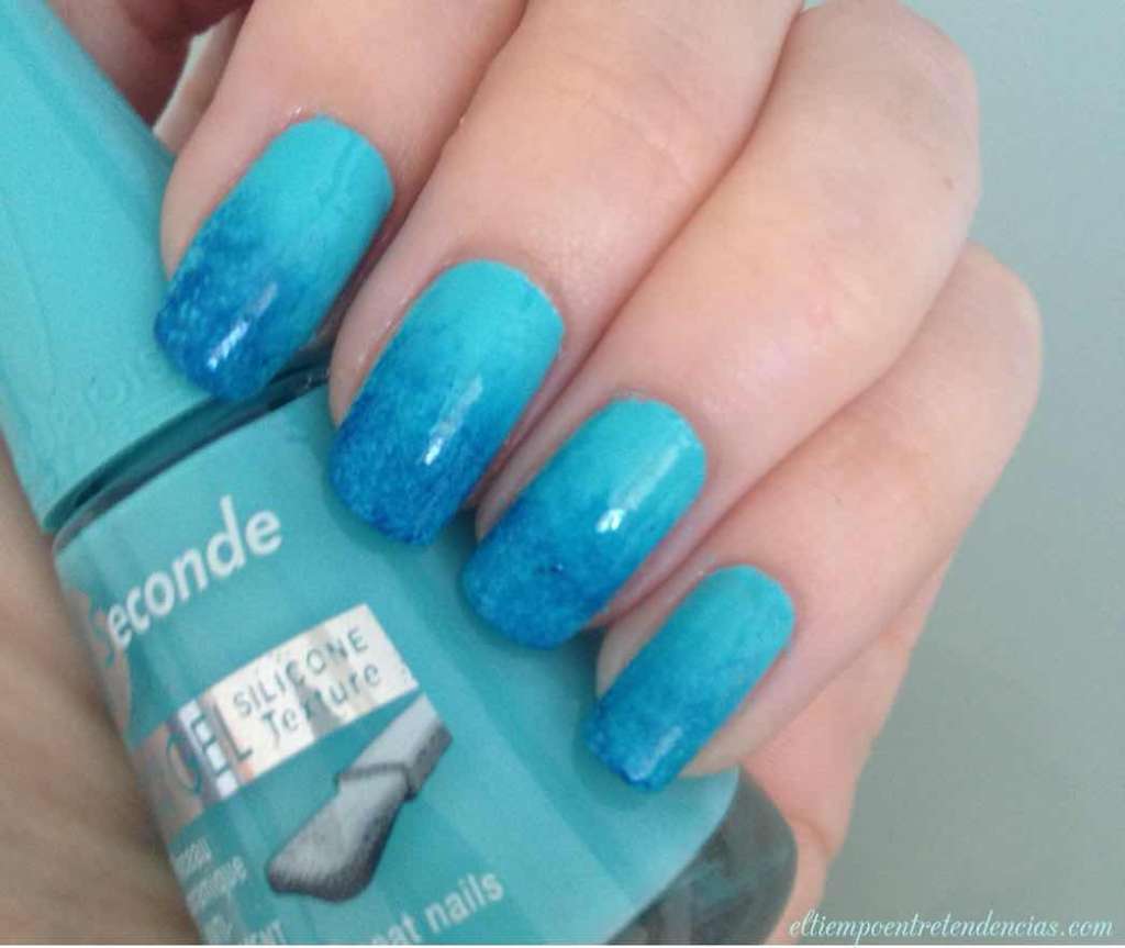 Gradient ombre effect nails - https://noticiastu.com/belleza-moda/unas-degradadas-efecto-ombre/