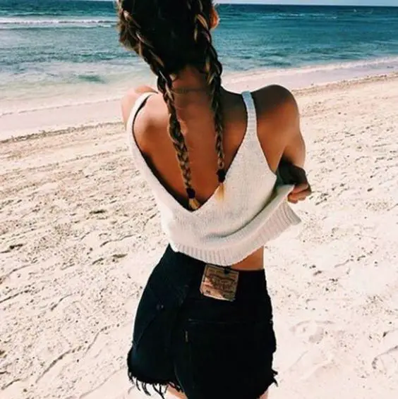 Trenzas de boxeadora para la playa peinados para la playa https://noticiastu.com/belleza-moda/10-peinados-perfectos-la-playa-piscina/