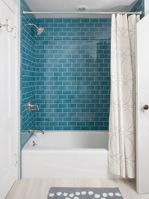 ampliar visualmente el espacio del cuarto de baño. técnicas de decoración de interiores. https://noticiastu.com/ocio/8-tecnicas-diseno-interiores-mundo-saber/