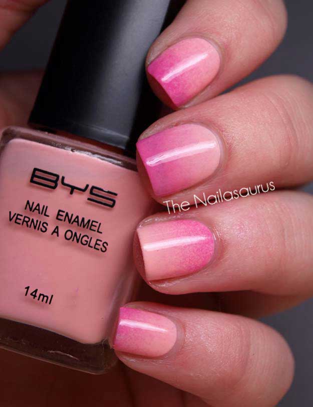 Uñas degradadas efecto ombre - https://noticiastu.com/belleza-moda/unas-degradadas-efecto-ombre/