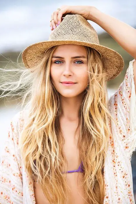 beach hairstyles peinados para la playa https://noticiastu.com/belleza-moda/10-peinados-perfectos-la-playa-piscina/