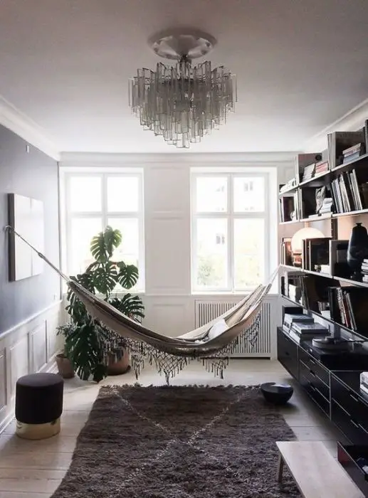 Really. I'd like a hammock in my living room. Or in my balcony... “Omit Needless Things” | 15 Minimalist Hacks To Maximize Your Life