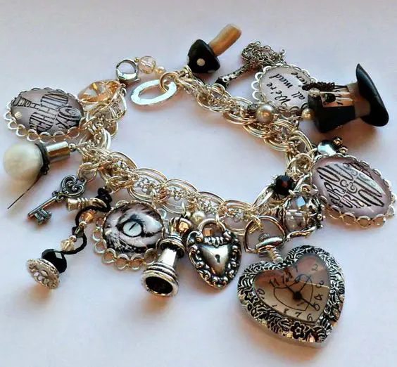 Alice in Wonderland Watch and Charms Bracelet !!: 