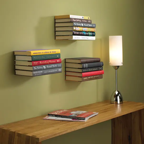 Libros, "pegados" a la pared mediante soportes de metal de diseñador Miron Lior. Estantes invisible soportar hasta 7 kg!