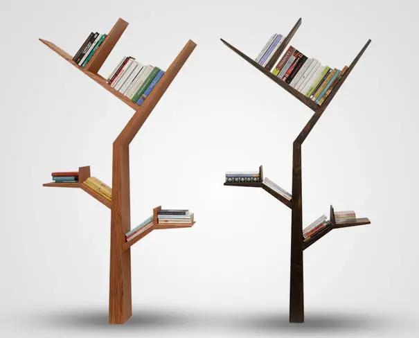 Hojeado un libro a la sombra del "Parque libro" puede ser debido a la imaginación del diseñador Kostas Syrtariotis.