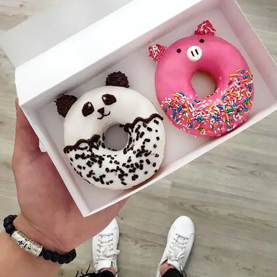 These are just too cute to eat 😂! #donuts #panda #pig #🐼 #🐷 On my wrist the amazing bracelet "Fleur de lis" by @zorrata #zorrata