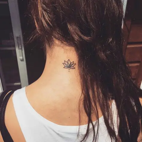Resultado de imagen para pequeño tatuaje de flor de loto