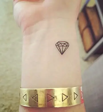Resultado de imagen para tatuajes de diamantes pequeños