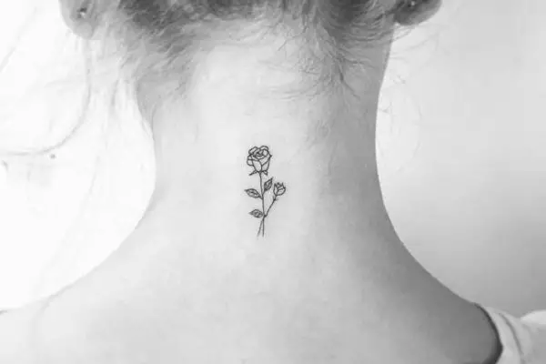 Resultado de imagen para tatuajes de rosas pequeños