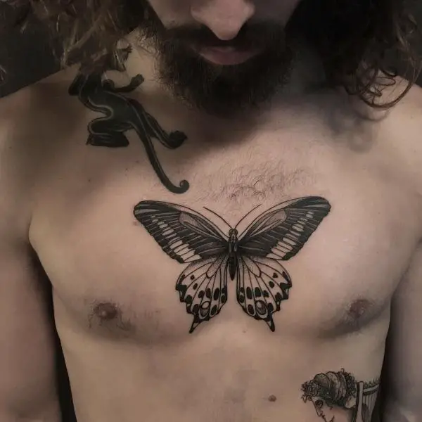 tatuajes pequeños en el pecho
