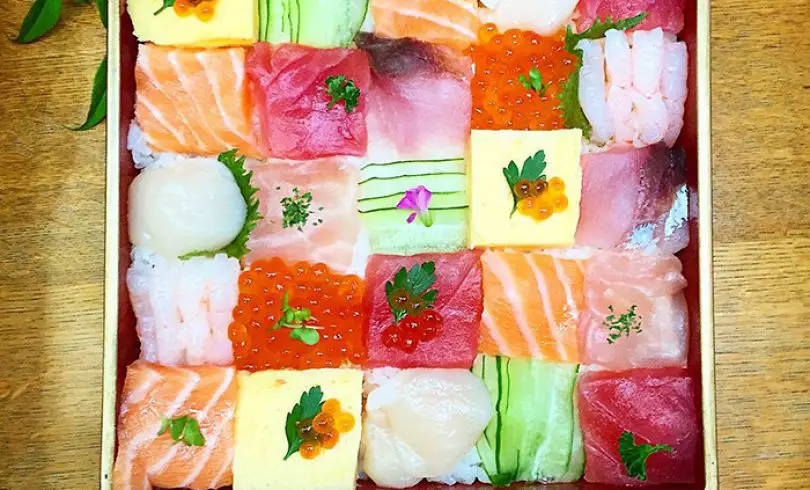 Mosaico Sushi: Tendencia en Japón de Comida Obra de Arte