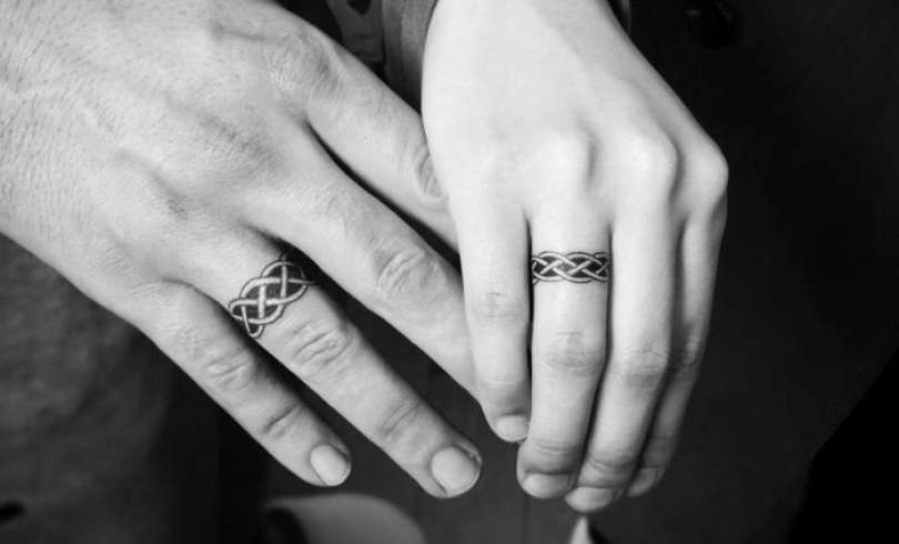 Tatuajes de anillos en los dedos