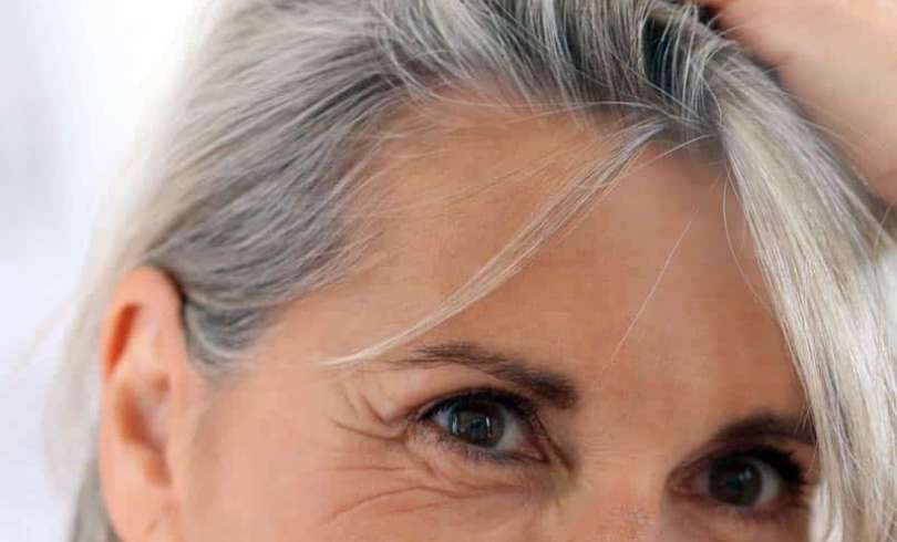 Cómo teñir las cejas canosas