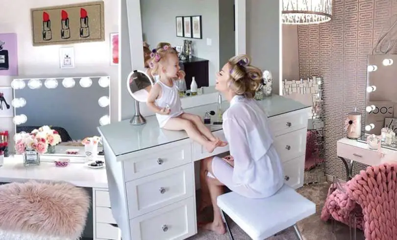 31+ Fascinantes Tocadores con Espejo que te Encantarán